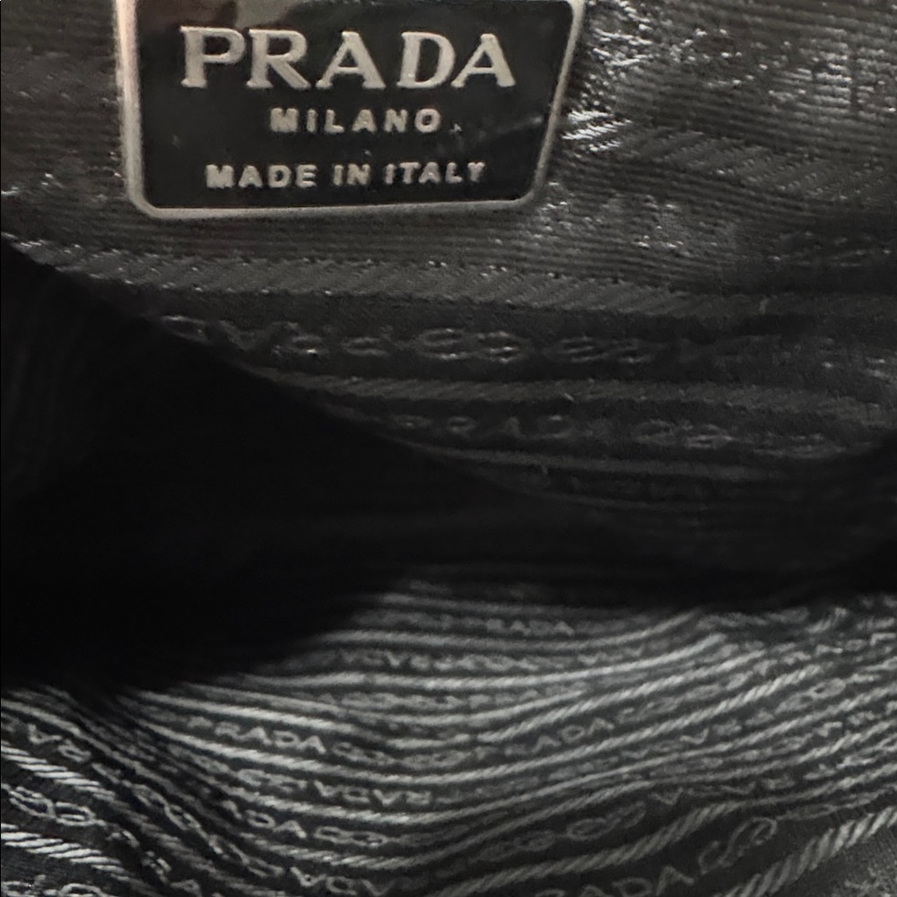 đź–¤Prada Milano Black Patent Toteđź–¤ - Picture 7 of 9